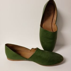 Miz Mooz Green flats size 11 ~ European 42